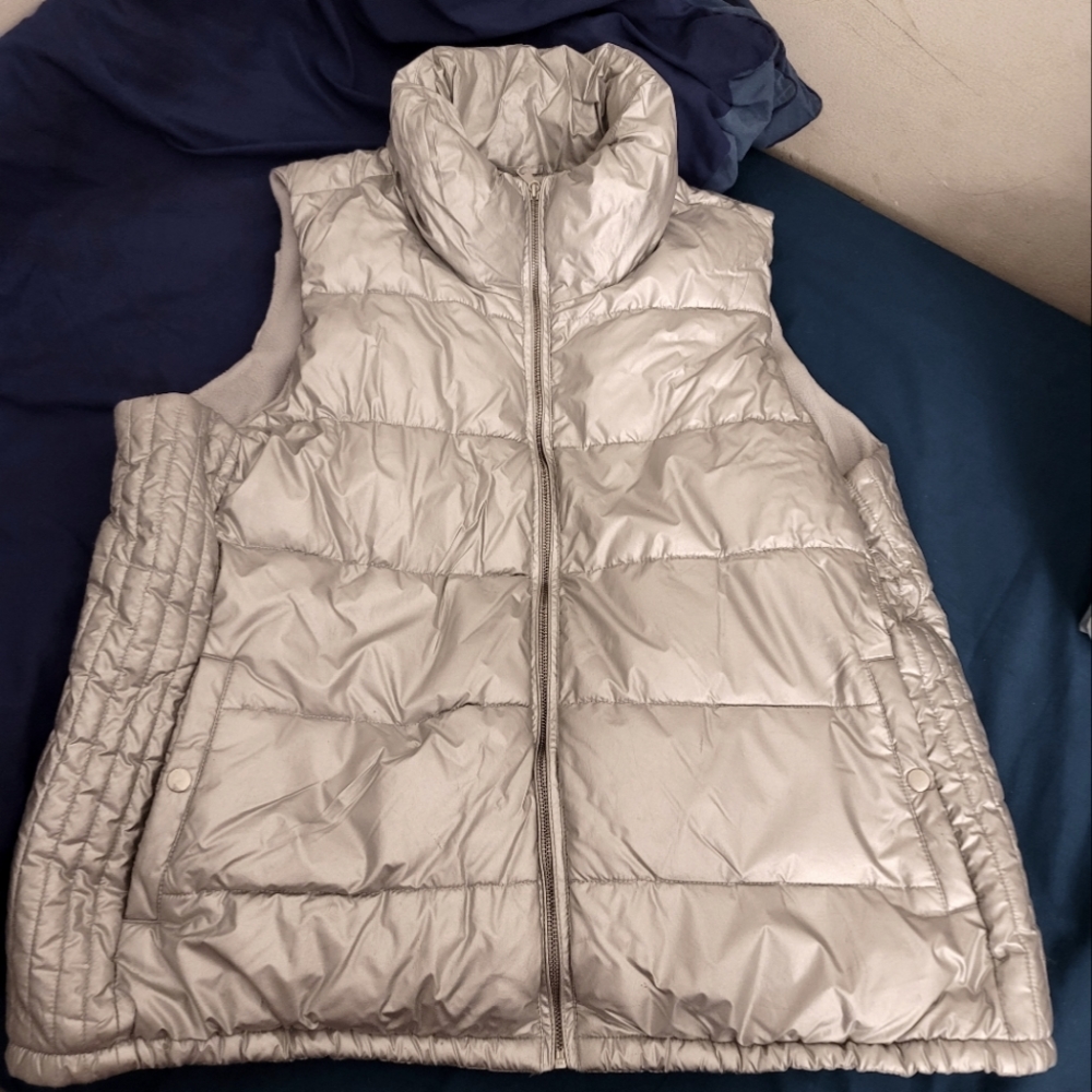 Old Navy zip-front Puffer Vest in Silver
